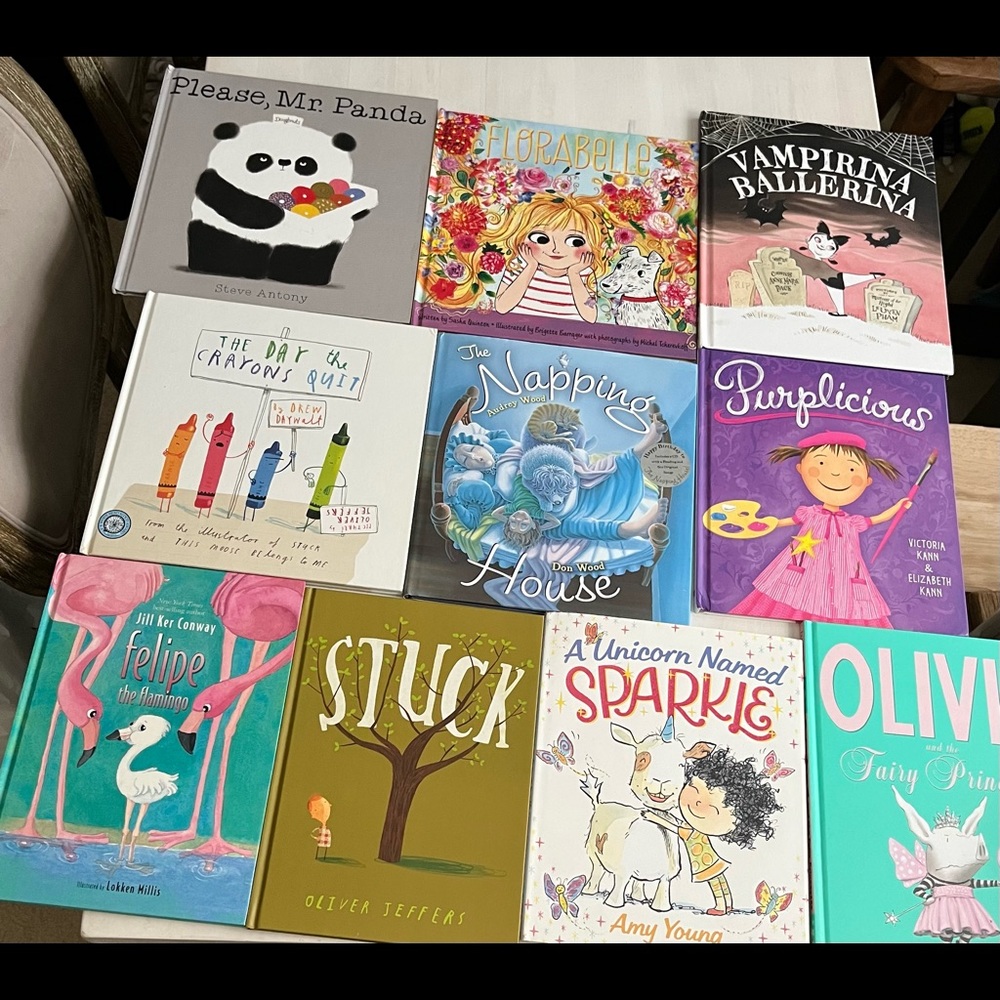 Bundle children’s books very gently used (14)